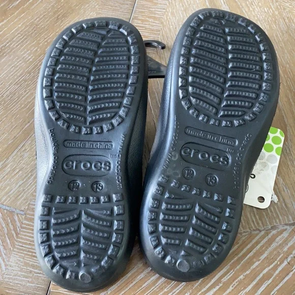 NWT Crocs Kids Athens Black sandals 12/13 - Picture 3 of 4